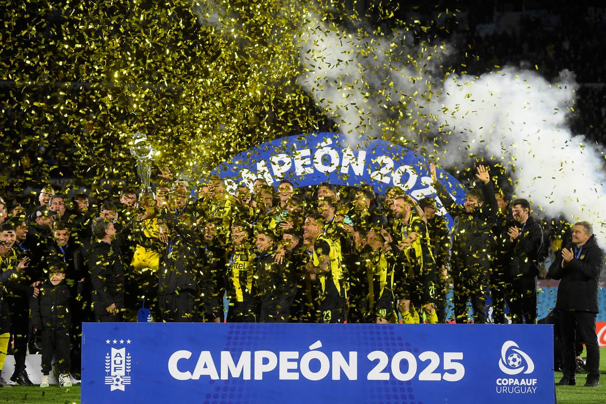 Peñarol con el chileno Cortez y gol del argentino Remedí, campeón de la Copa Uruguay