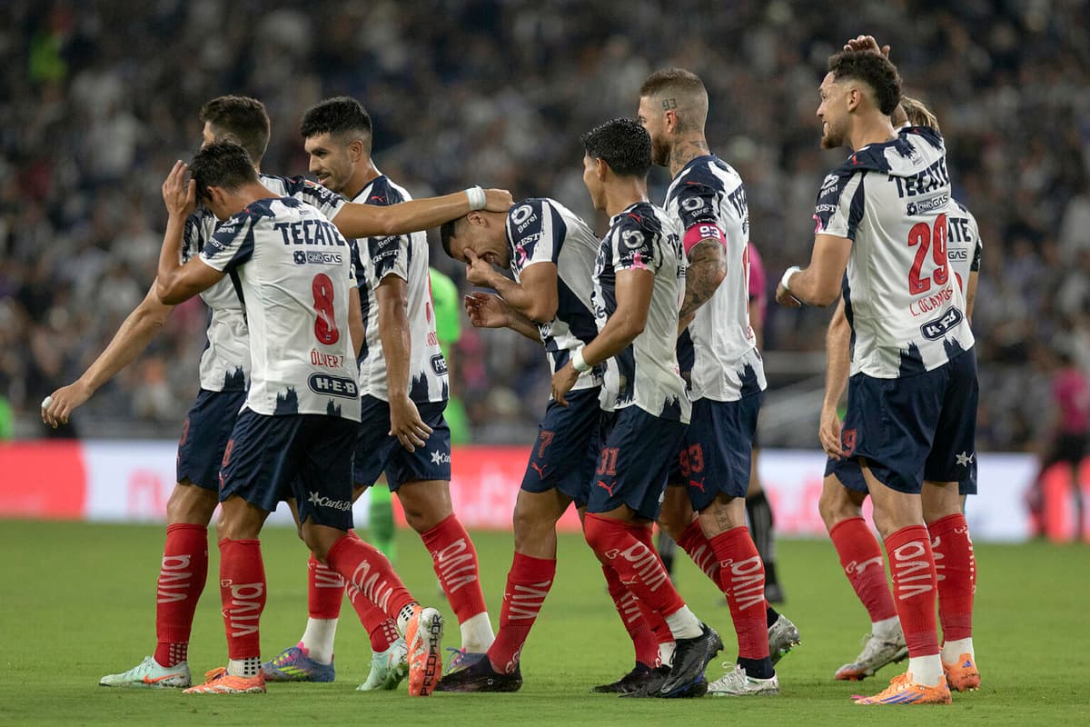 Los Rayados del español Sergio Ramos contra el Tigres del argentino Ángel Correa en el derbi regio