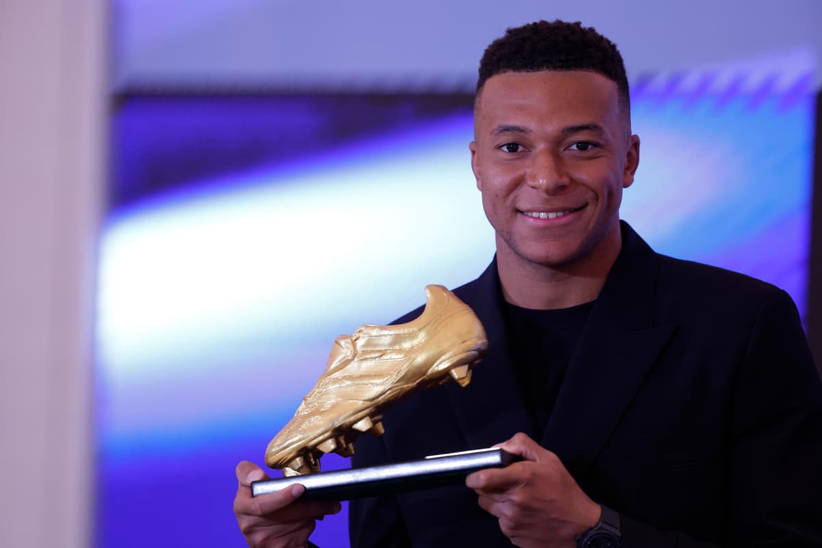 Mbappé recibe la Bota de Oro: «Es imposible ganar este premio sin el equipo»