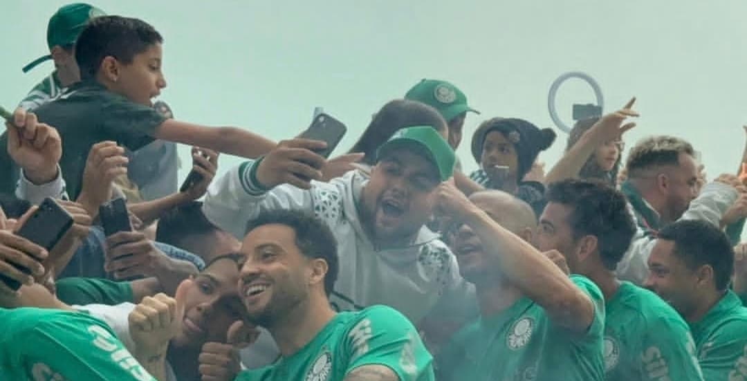 Los seguidores de Palmeiras realizan una gran actividad para animar al equipo, antes de la Final de Libertadores