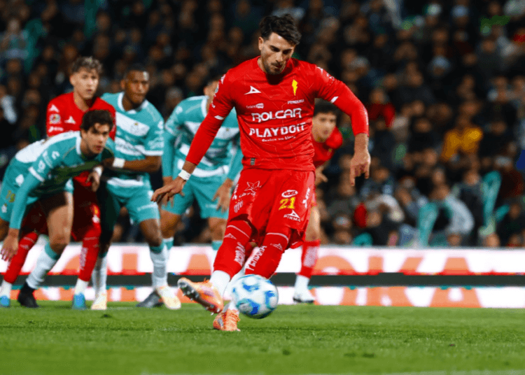 Goles sudamericanos dan la victoria a Necaxa y Toluca