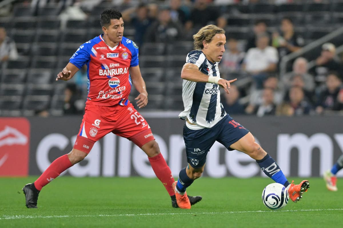 Monterrey con gol del argentino Ocampos vence al Xelajú y firma el pase a octavos de final