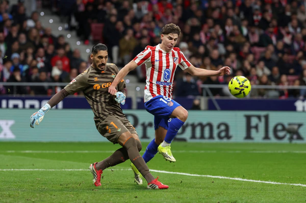 El argentino Julián Alvarez y el Atlético, contra las sorpresas en Londres