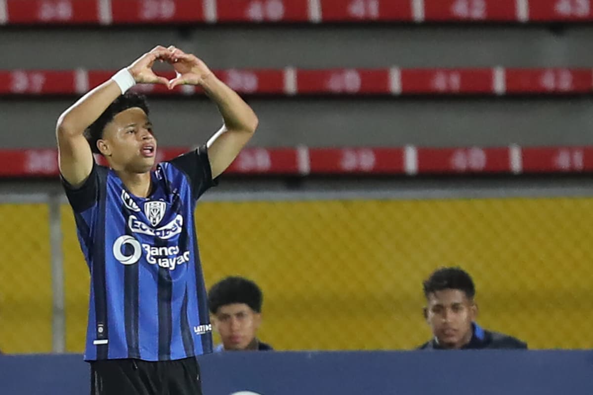 Con el colombiano Aldair Quintana, Independiente del Valle golea y clasifica ante Libertad