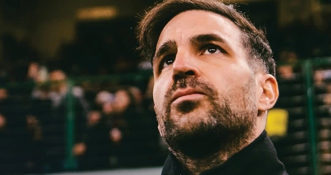 El español Fábregas, DT del argentino Nico Paz, choca con los entrenadores italianos