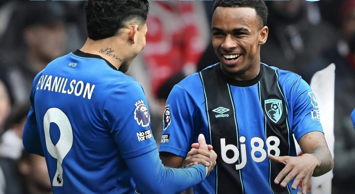 Los jugadores del Bournemouth celebran ante el Aston Villa tras su victoria por 3-0 en la Copa de la Liga inglesa.