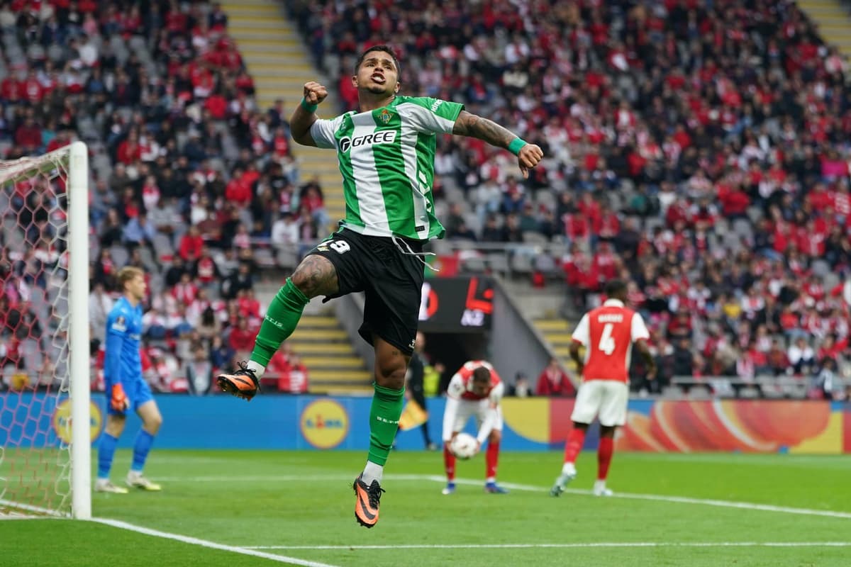 Delantero uruguayo Petit aspira a quedarse en el Betis, tras jugar cedido en el Granada