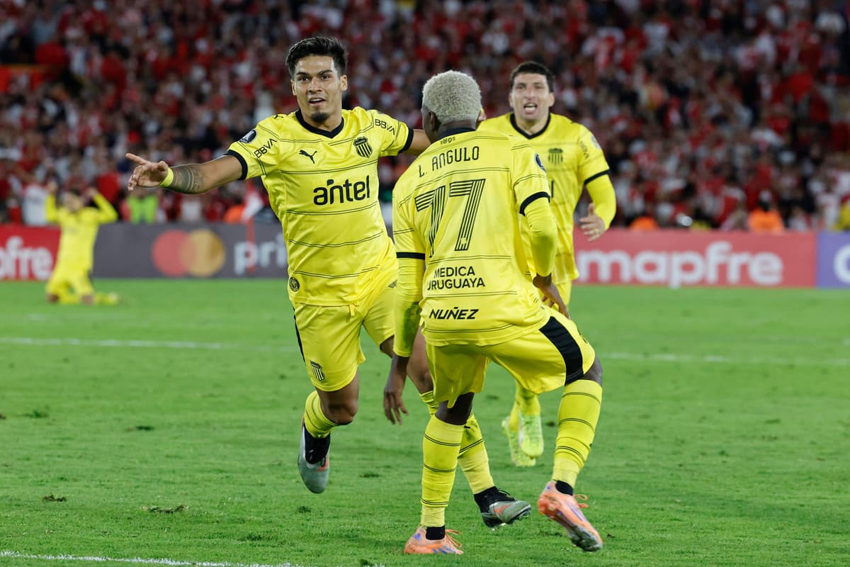 Peñarol busca su primera alegría en la Libertadores ante Corinthians en Brasil