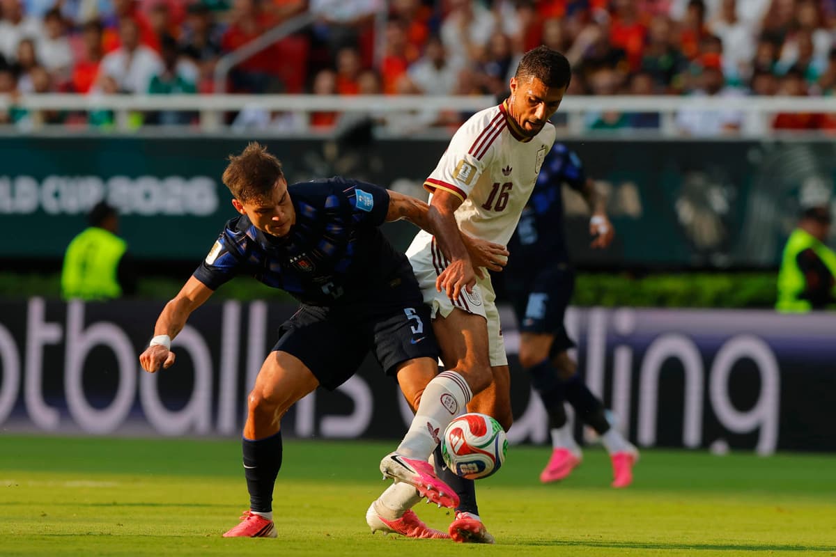 GOLPE CELESTE: uruguayo Ugarte se rompe ligamentos y españoles Pino y Williams también preocupan tras España-Uruguay
