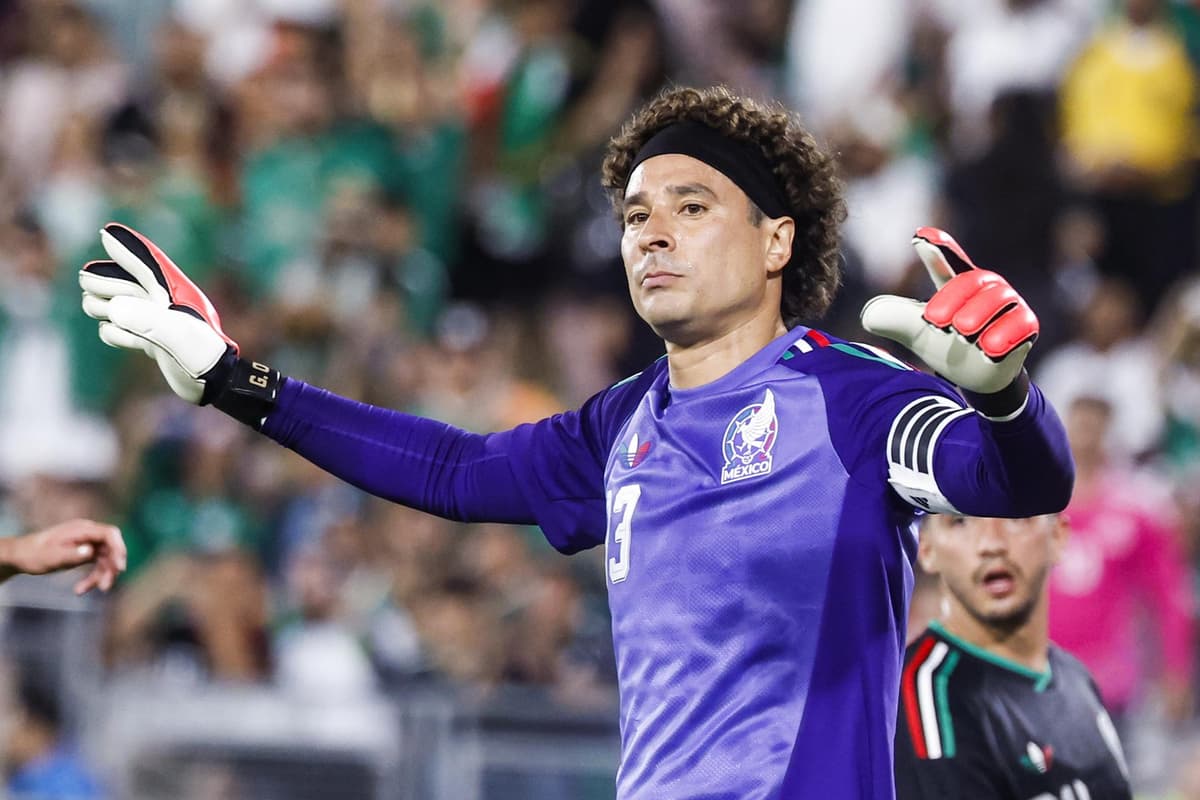 MEMO OCHOA Jugará su sexto Mundial y encabeza la convocatoria de México