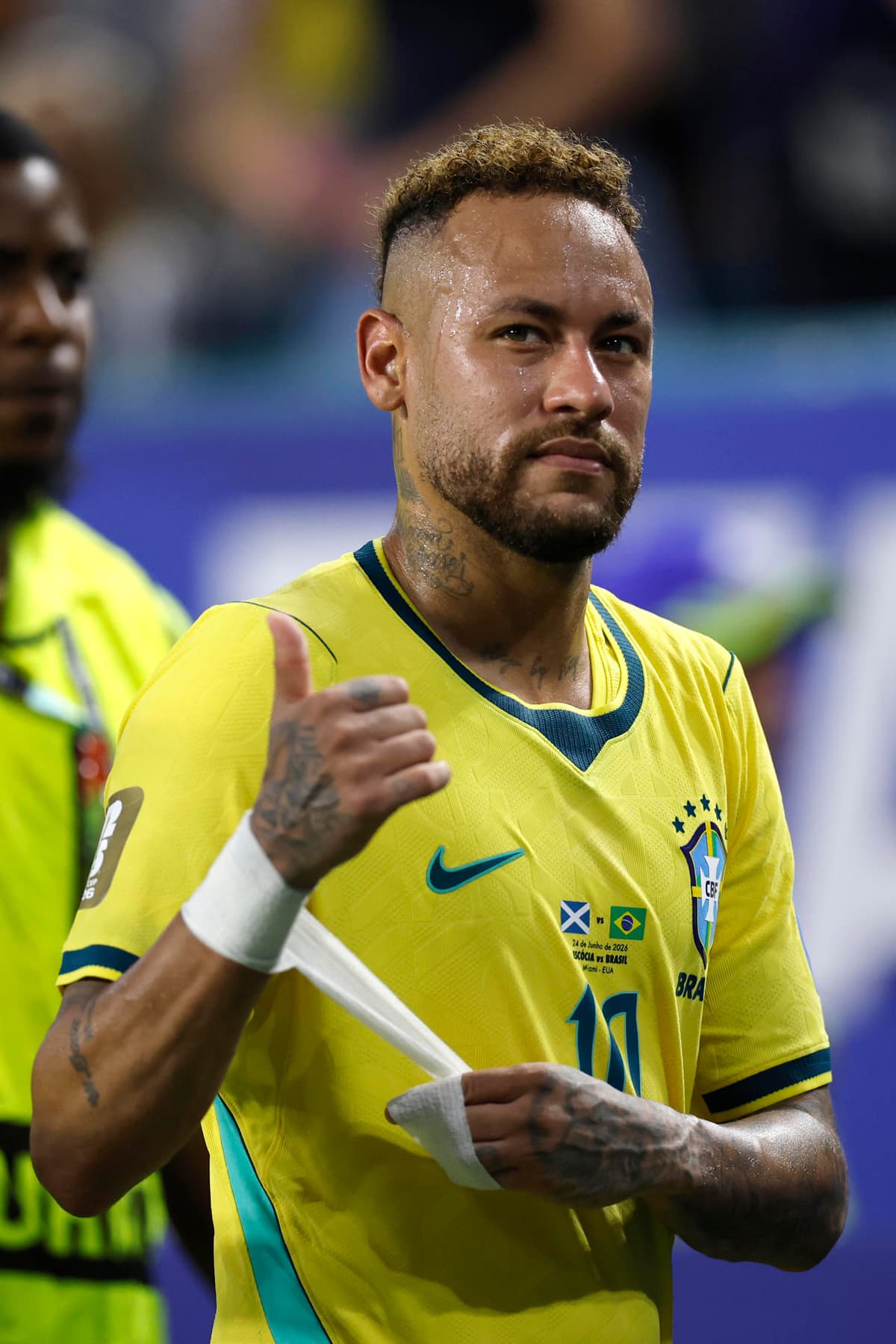 BAJO FUEGO: el brasileño Neymar responde a las críticas por jugar al póquer en su día libre