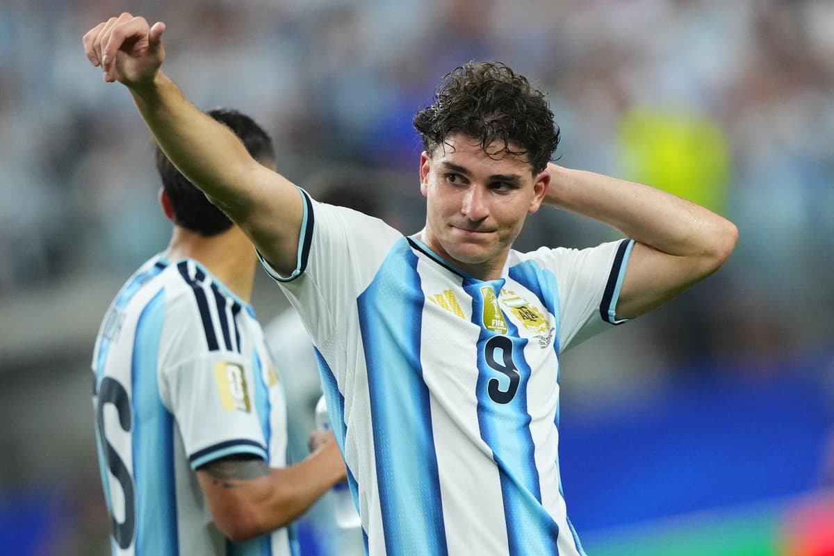 ¡BOMBAZO EN EL MERCADO! El argentino Alvarez pide salir del Atlético y abre la puerta a su gran sueño