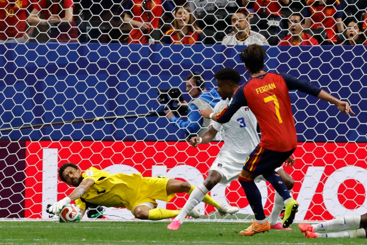 SIN FINURA: español Simón admite el extraño tropiezo de España ante Cabo Verde