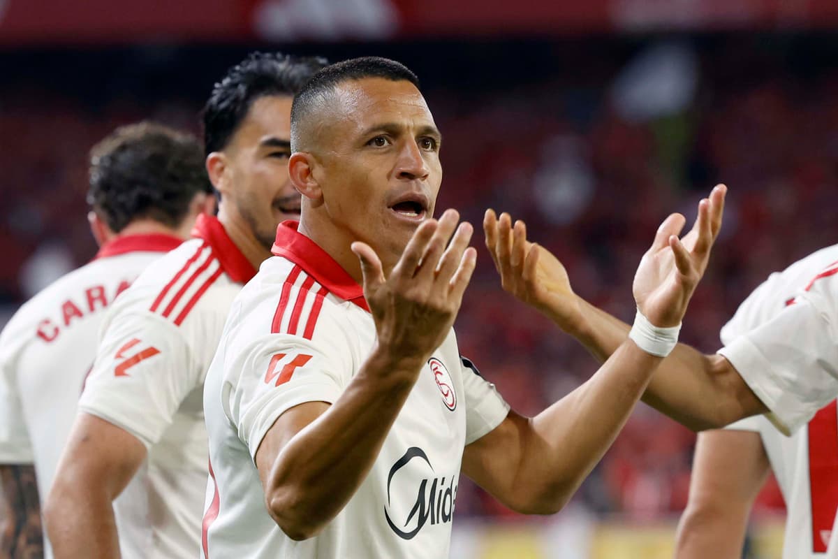¡SE ACABÓ LA HISTORIA! El chileno Sánchez deja el Sevilla y analiza un regreso a su país