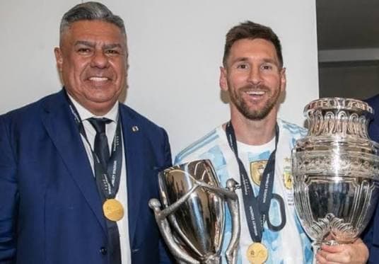 ¡DESPEDIDA! El argentino Messi recibe el adiós de Tapia