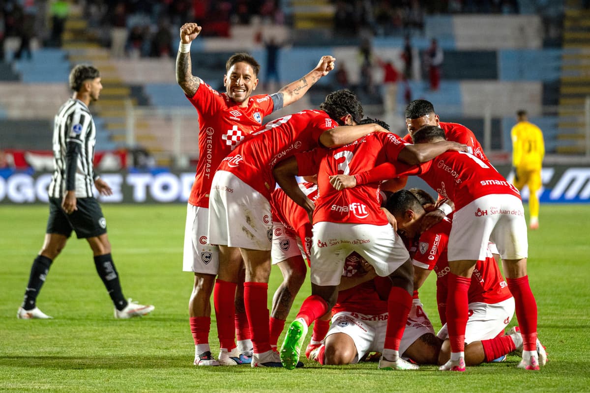 Cienciano, Boca Juniors, Santos con la batuta de Neymar miran más cerca a cuartos