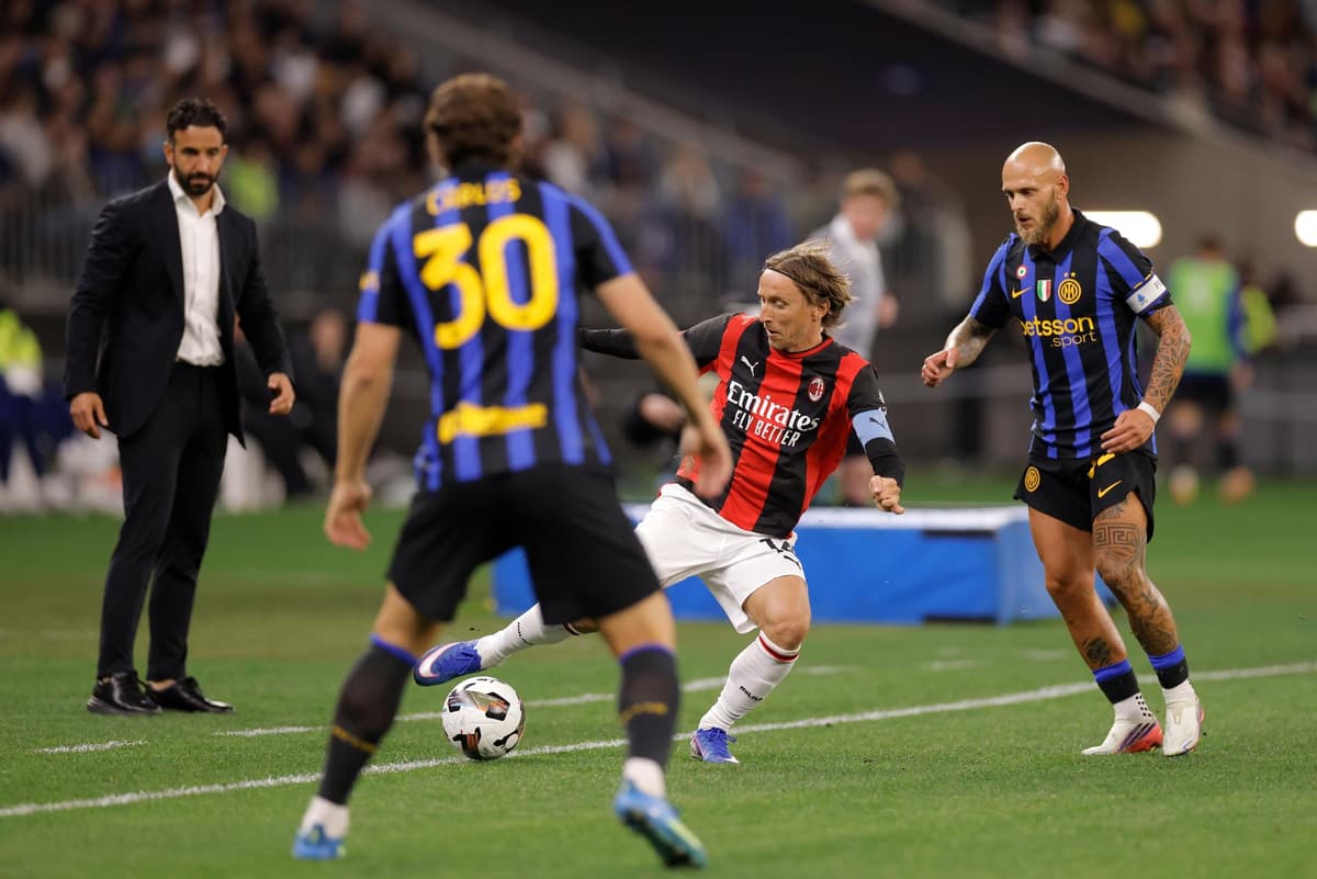 El Milan y el Inter empatan 1-1 en el derbi en Perth