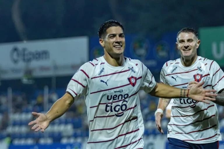 Jugadores de Cerro Porteño durante un partido del fútbol paraguayo