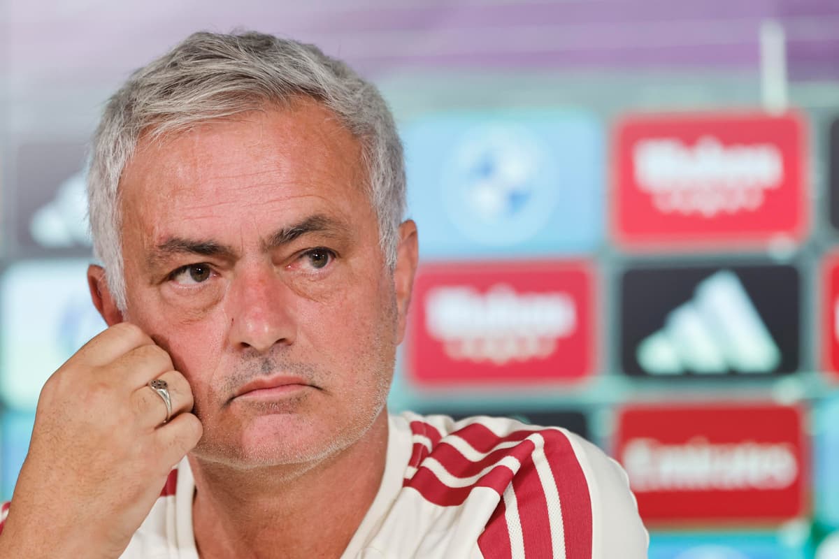 Jose Mourinho bromea con el calendario: “Estoy cansado de vosotros y vosotros de mí”