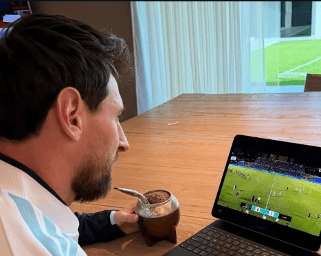 El argentino Lionel Messi celebra el triunfo del Eldense, que remontó ante el Valladolid y encadenó tres victorias consecutivas en LaLiga Hypermotion.