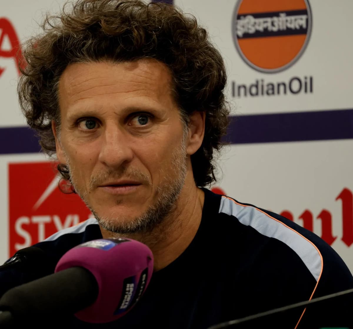 El uruguayo Diego Forlán dirige a la selección de Uruguay durante su primera experiencia como seleccionador interino.