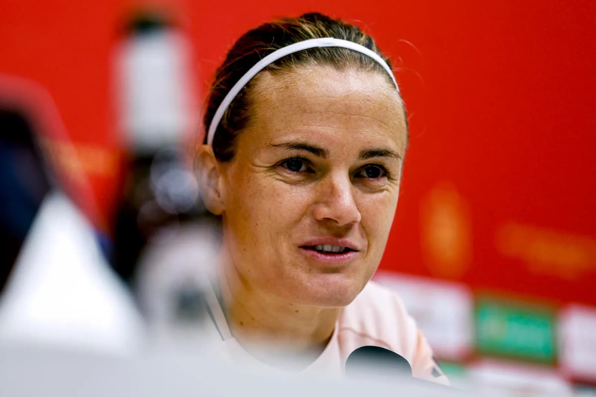 La jugadora de selección española femenina de fútbol Irene Paredes, durante la rueda de prensa posterior al entrenamiento de este martes del combinado…