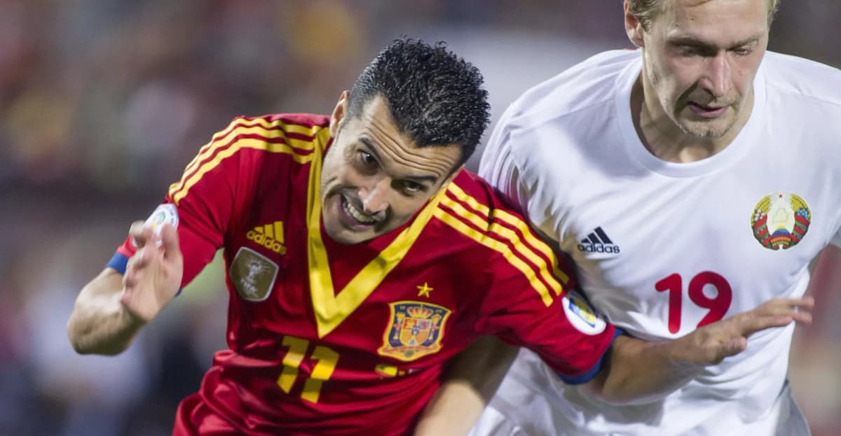 Fotografía de archivo del 11 de octubre de 2013, en la que puede verse al delantero de la selección española de fútbol Pedro Rodríguez (i).
