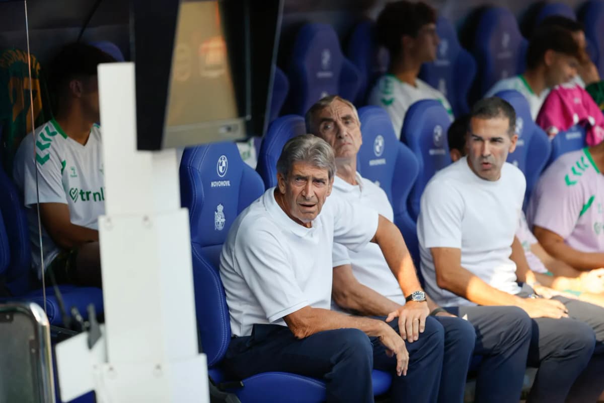 Fotografía del pasado 20 de septiembre, en la que puede verse al entrenador del Betis, Manuel Pellegrini, durante un partido.