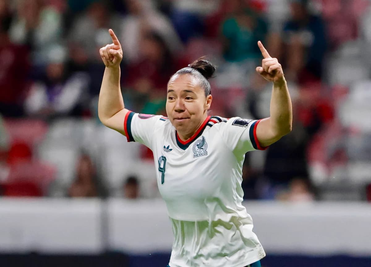 La mexicana Verónica Corral celebra un gol durante un partido de la selección femenina de México