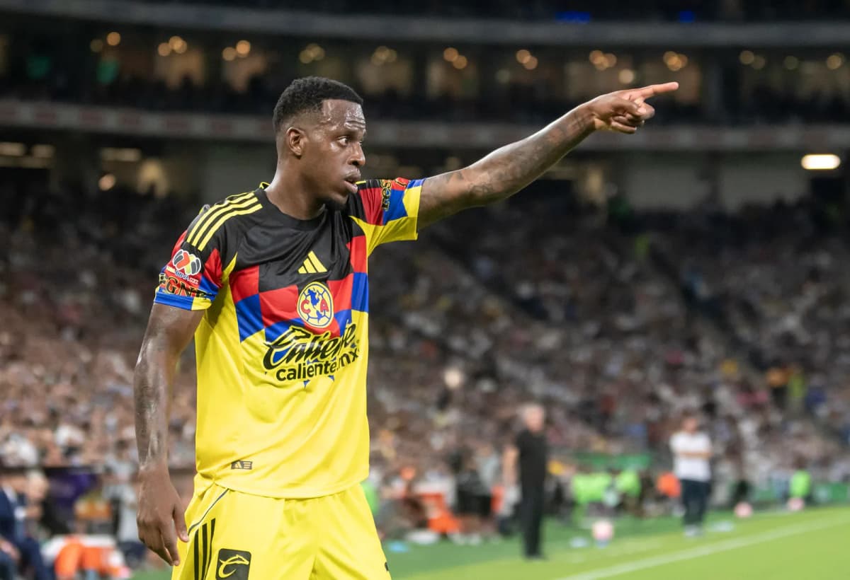 Cristian Borja de América reacciona en un partido de la Liga MX entre Monterrey y América en el estadio BBVA, en Monterrey (México). Imagen de archivo.