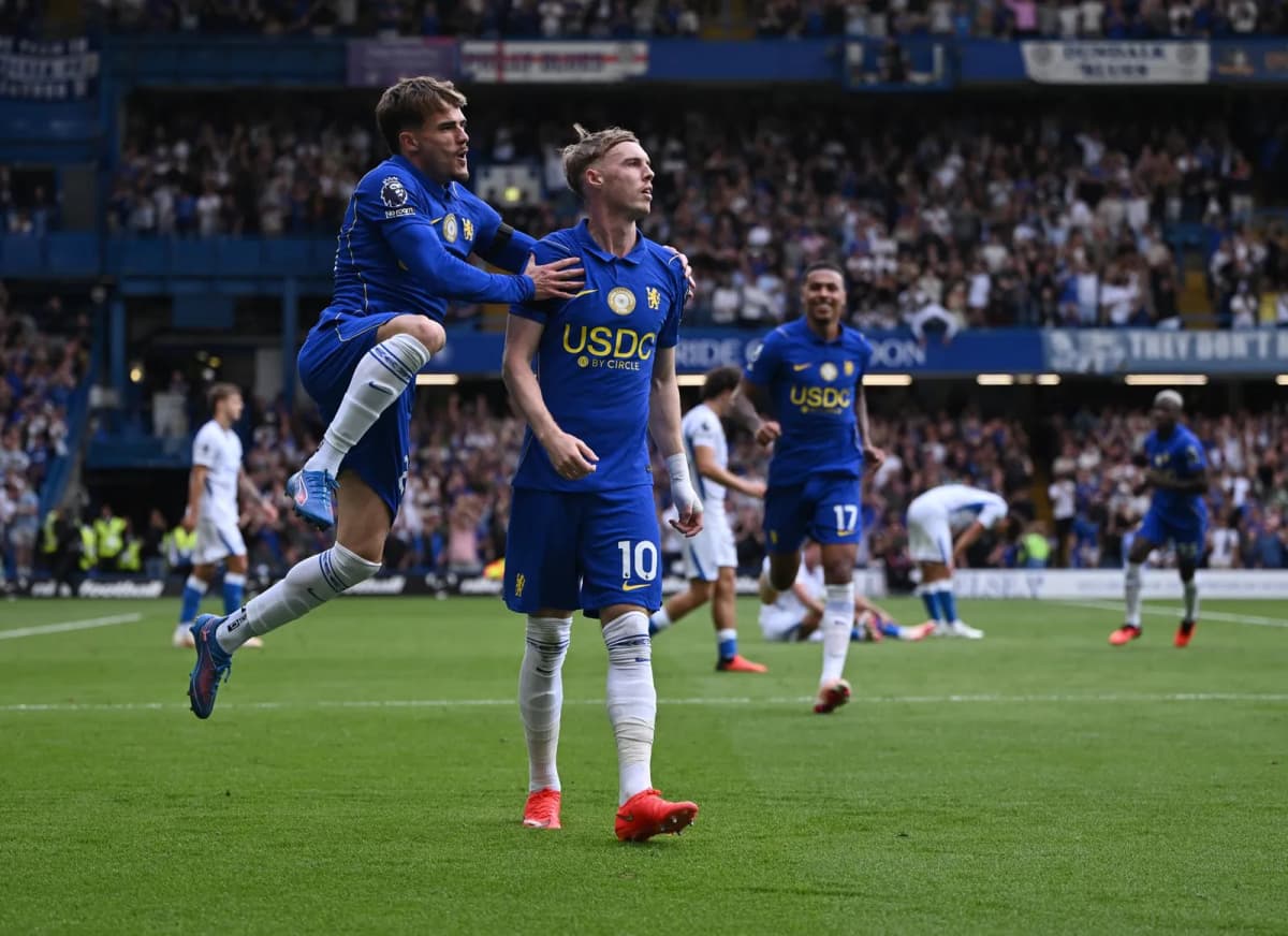 Fotografía del pasado 30 de agosot, en la que puede verse al futbolista del Chelsea Cole Palmer (d), durante un partido.