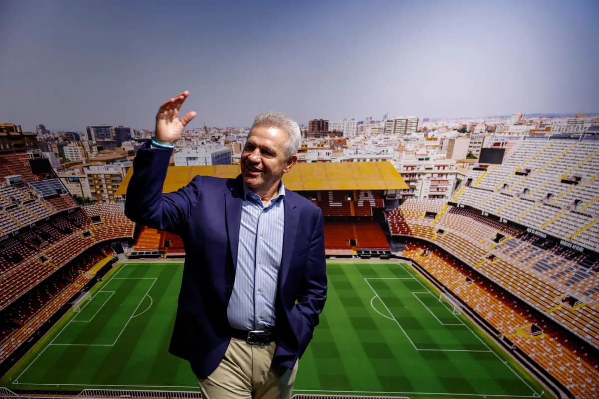 Javier Aguirre, entrenador mexicano del Valencia, durante una comparecencia ante los medios antes de su debut frente al Racing de Santander.