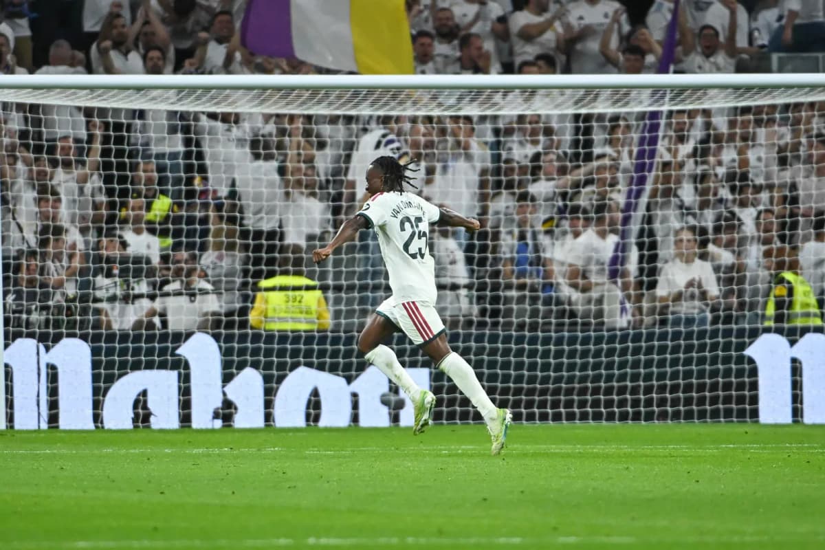 Yan Diomande celebra su gol con el Real Madrid ante el Villarreal. El delantero costamarfileño rompe su sequía goleadora y aspira a consolidarse como titular.