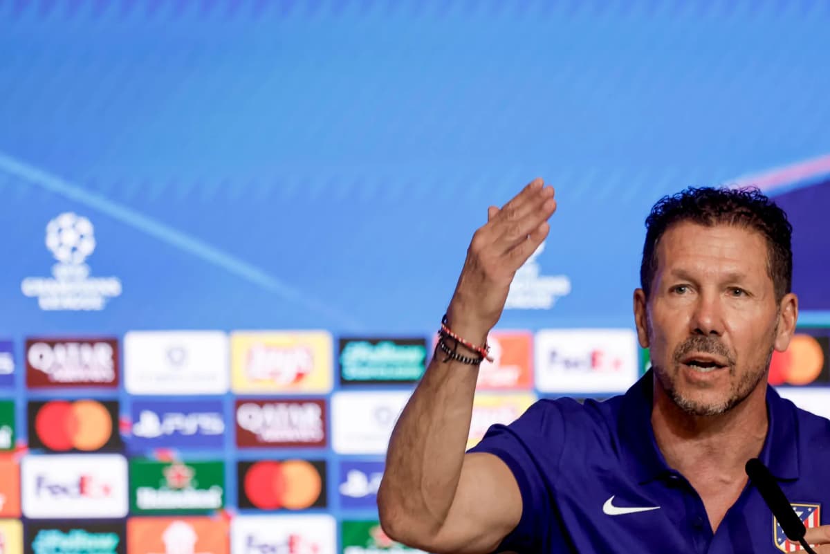 El entrenador del Atlético de Madrid, Diego Pablo Simeone, durante la rueda de prensa celebrada este lunes en la previa de su partido de Liga de Campeones…