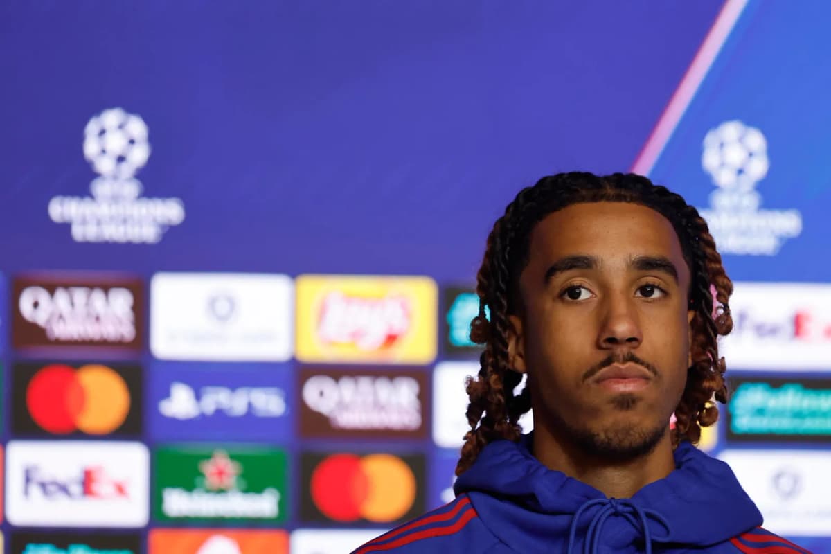 Yoro, en la rueda de prensa de este lunes en el estadio Metropolitano.
