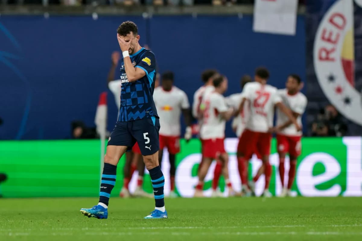 Brajan Gruda celebra el gol que dio al RB Leipzig la victoria por 1-0 ante el PSV Eindhoven en la Champions League.