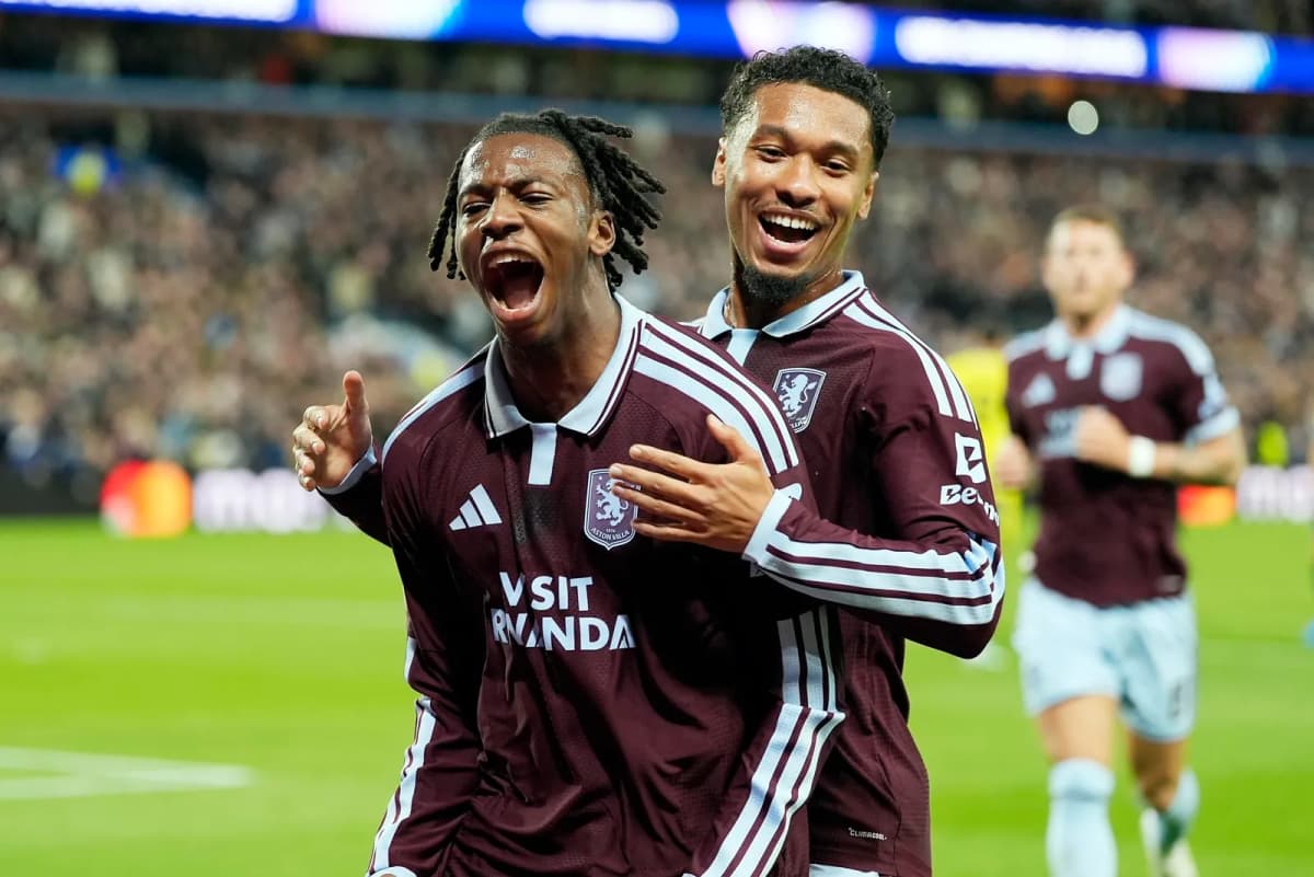 Johan Manzambi celebra un gol del Aston Villa ante el Fenerbahce durante la segunda jornada de la Liga de Campeones.