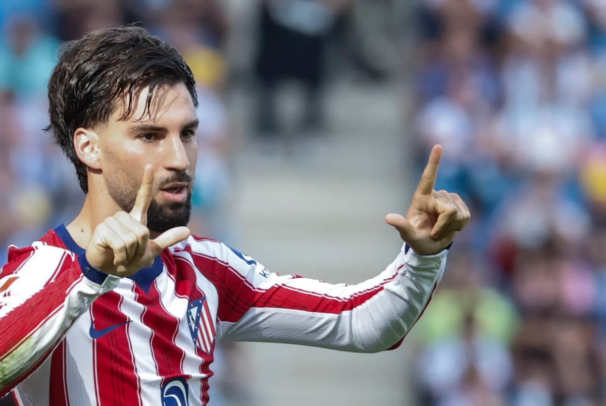 Álex Baena celebra su gol contra el Espanyol.