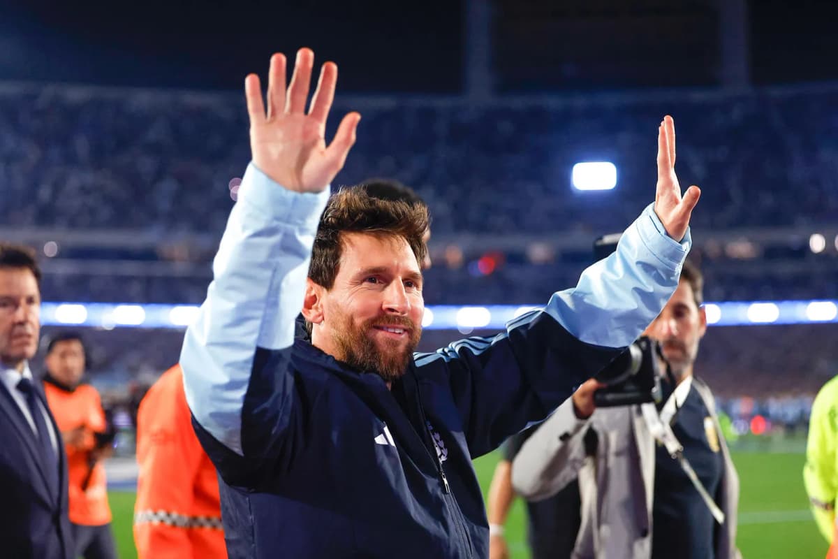 Lionel Messi de Argentina se despide el pasado 6 de octubre de los aficionados, al final de un partido Amistoso Internacional ante Benín