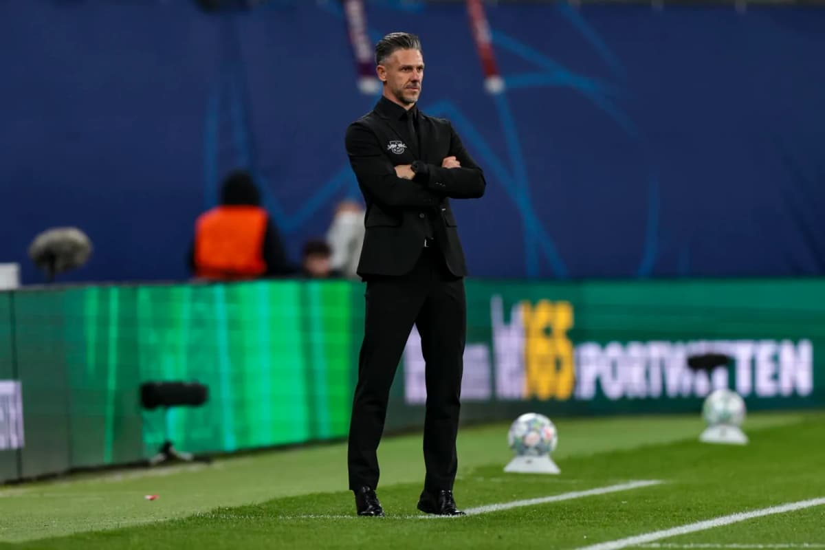 El argentino Martín Demichelis dirige al Leipzig durante un partido de la Liga de Campeones, antes de visitar al Real Madrid.