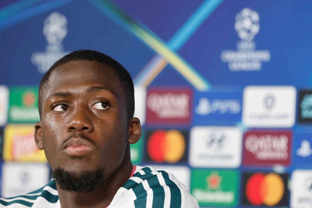 El francés Ibrahima Konaté comparece ante los medios durante la rueda de prensa previa al partido del Real Madrid contra el Leipzig en la Liga de Campeones.