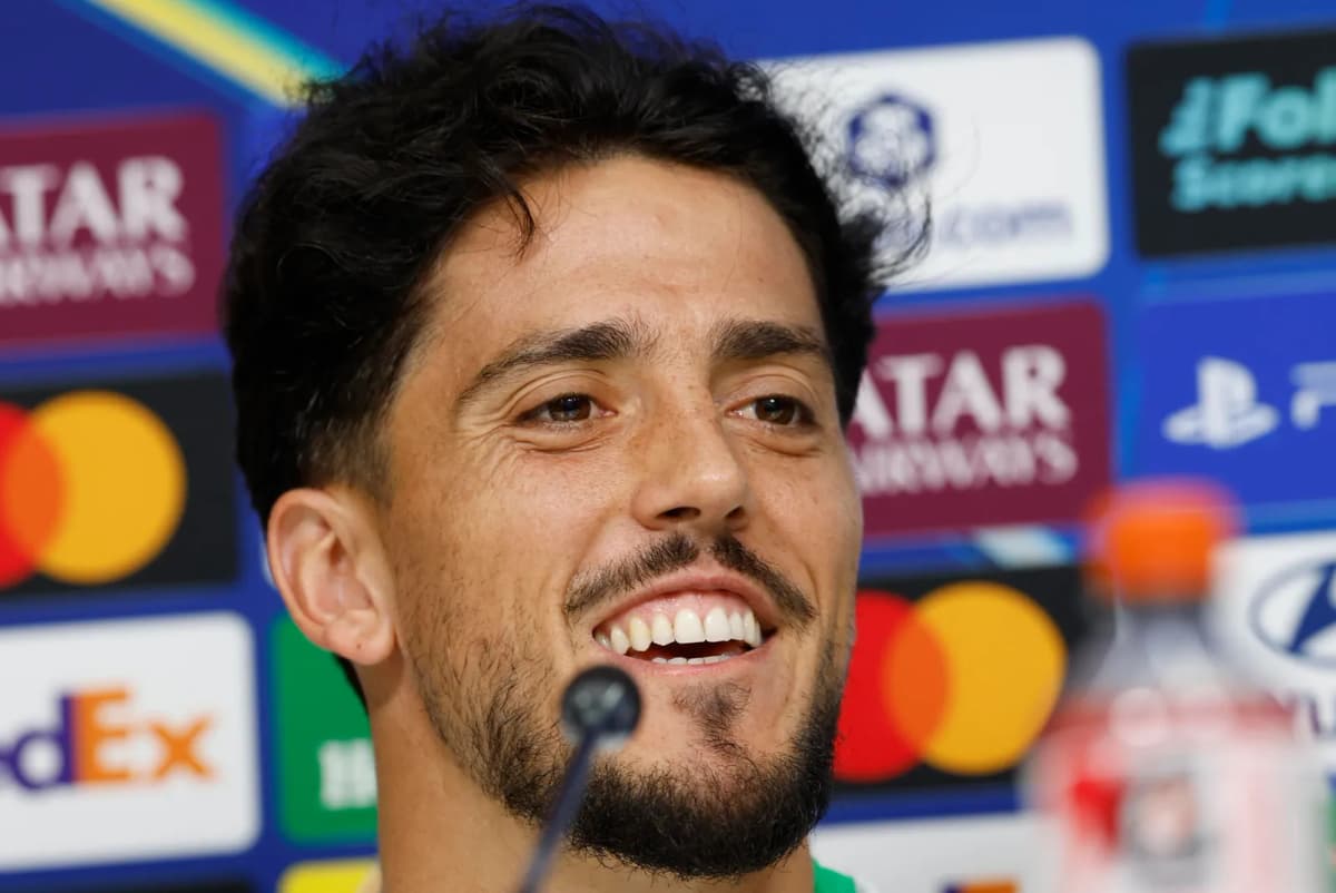 El español Pablo Fornals, centrocampista del Real Betis, comparece en rueda de prensa antes del partido de Champions League contra el Feyenoord.
