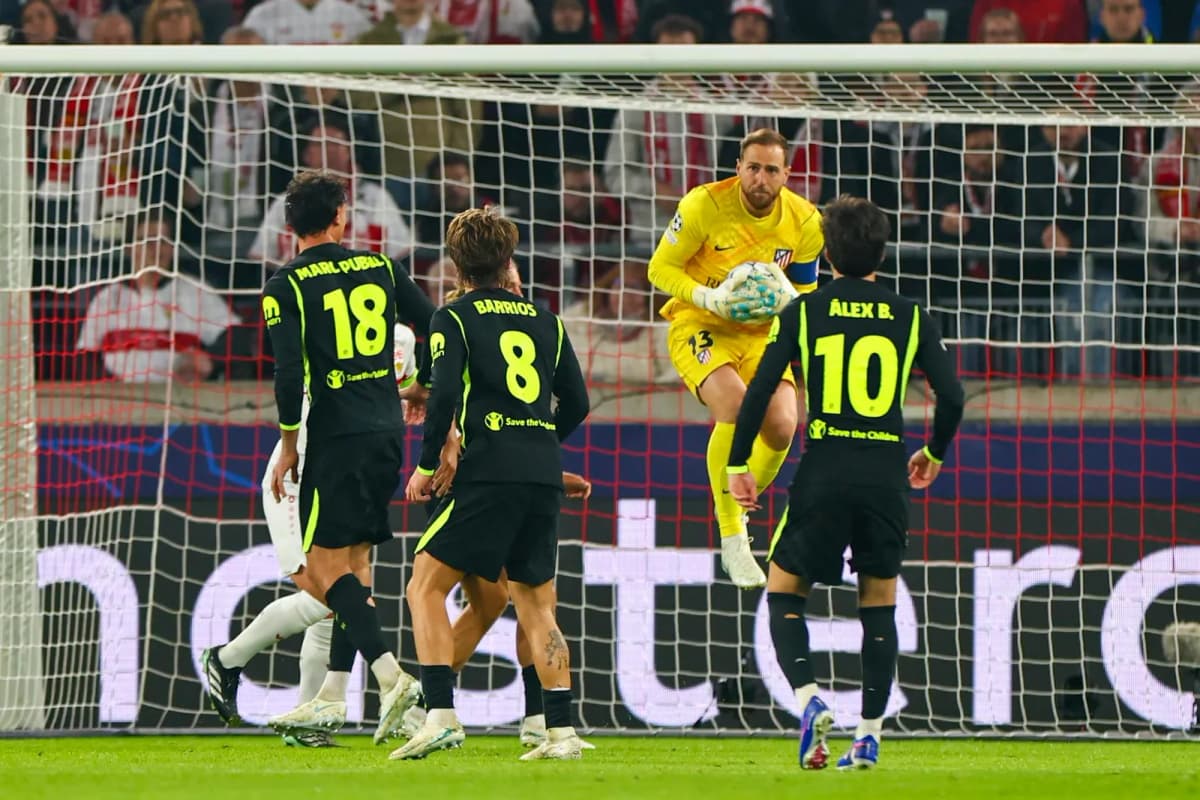 El portero esloveno Jan Oblak, del Atlético de Madrid, durante el partido de la Liga de Campeones ante el Stuttgart en Alemania.