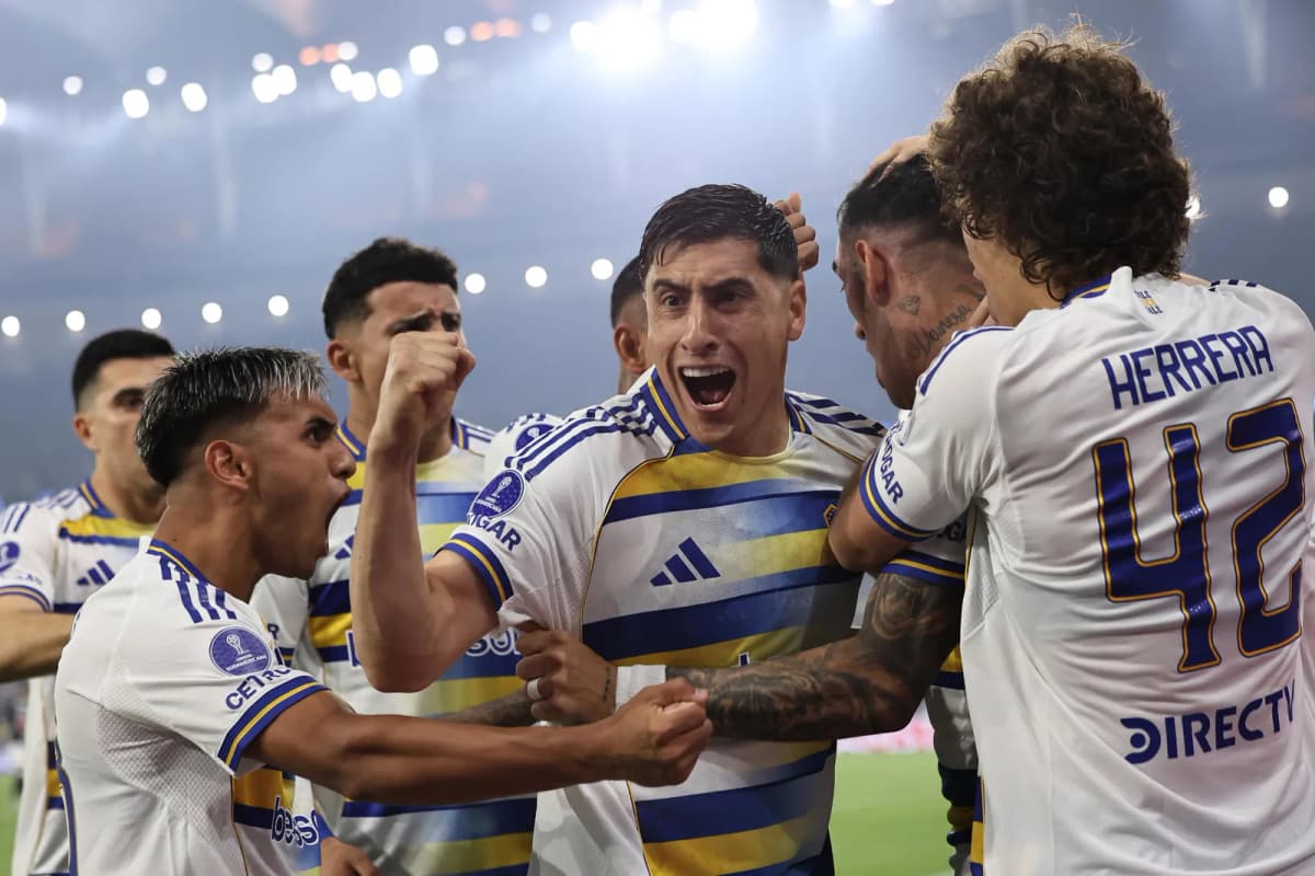Lautaro Di Lollo celebra su gol con Boca Juniors ante Vasco da Gama en el Maracaná, durante la vuelta de las semifinales de la Copa Sudamericana.