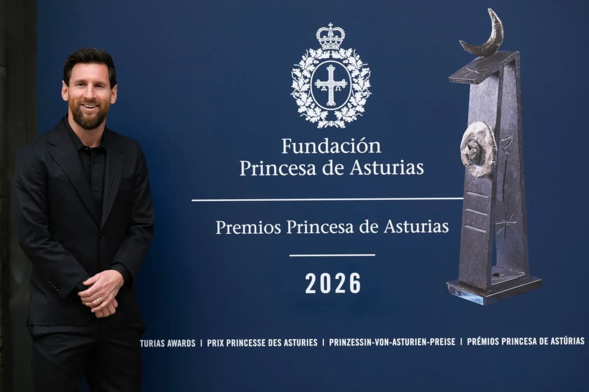 El delantero argentino Leo Messi, galardonado con el Princesa de Asturias de los Deportes, es recibido este jueves en hotel de La Reconquista de Oviedo.