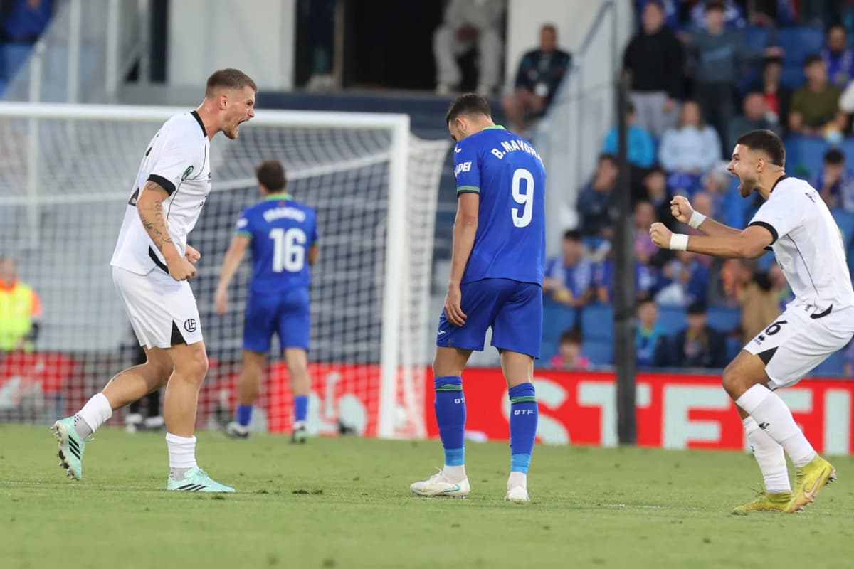 Los jugadores del Lugano celebran el segundo gol de Albian Ajeti ante el Getafe en la Liga Conferencia.