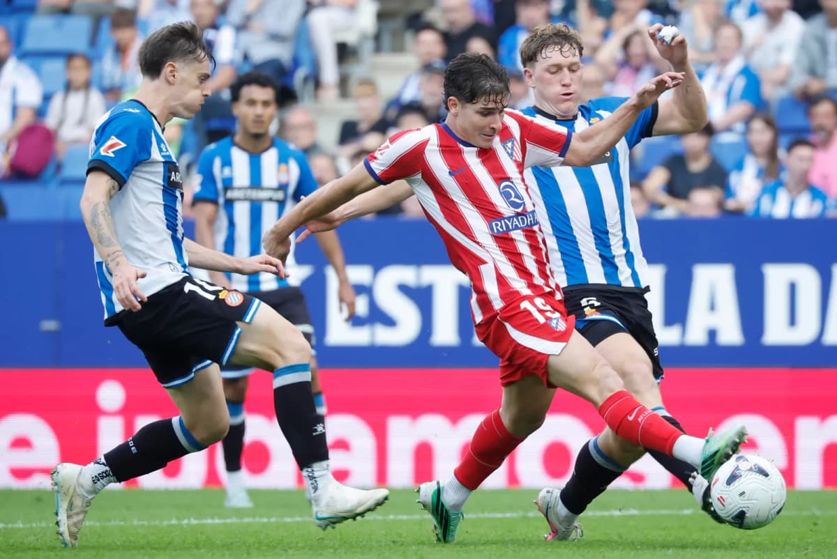 El jugador del Atlético de Madrid Julián Alvarez en el RCD Stadium de Cornellá de Llobregat (Barcelona). en foto de archivo de Andreu Dalmau. EFE