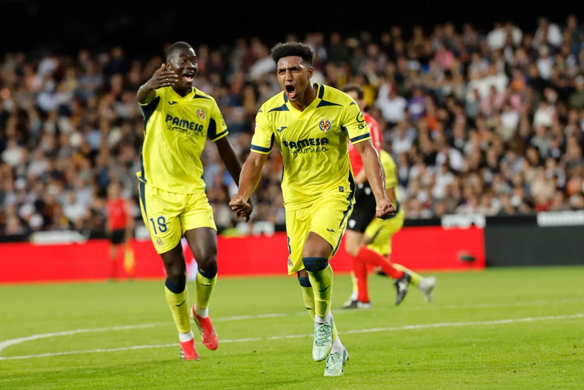 Jugadores del Villarreal celebran el gol decisivo ante el Valencia durante el partido disputado en Mestalla.