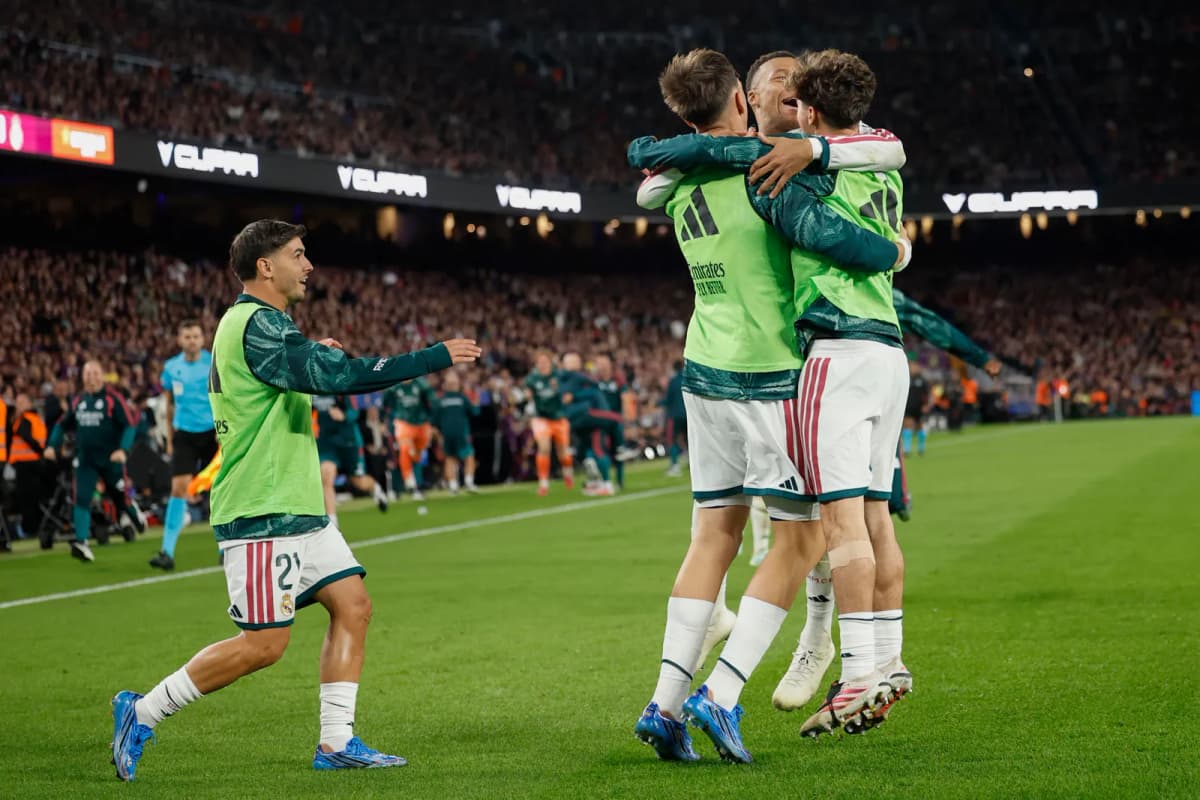 El Real Madrid derrota al Barcelona en el clásico de LaLiga, con el francés Kylian Mbappé y Jude Bellingham como protagonistas.