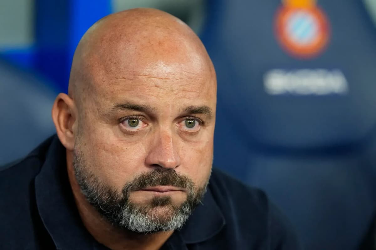 Manolo González, entrenador del Espanyol, durante un partido en el RCDE Stadium, en una fotografía de archivo de Enric Fontcuberta.